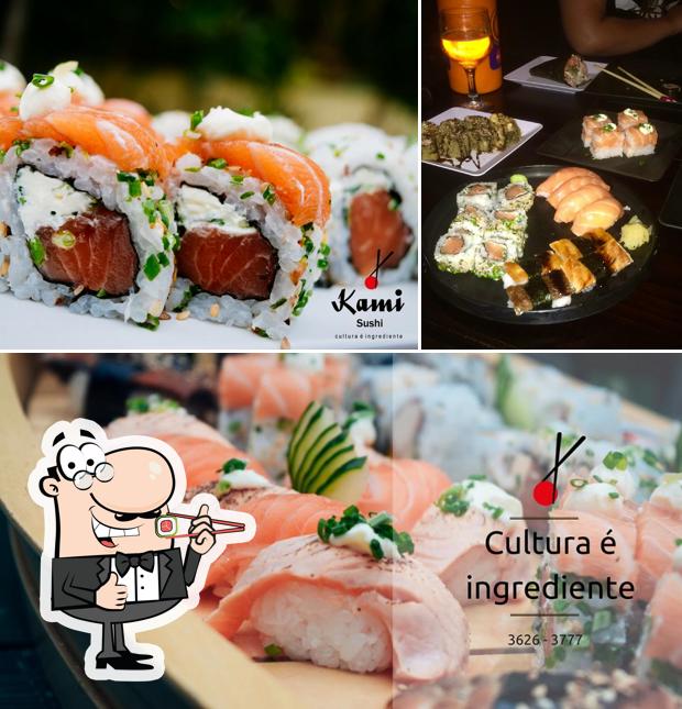 Rolos de sushi são oferecidos por Kami Sushi