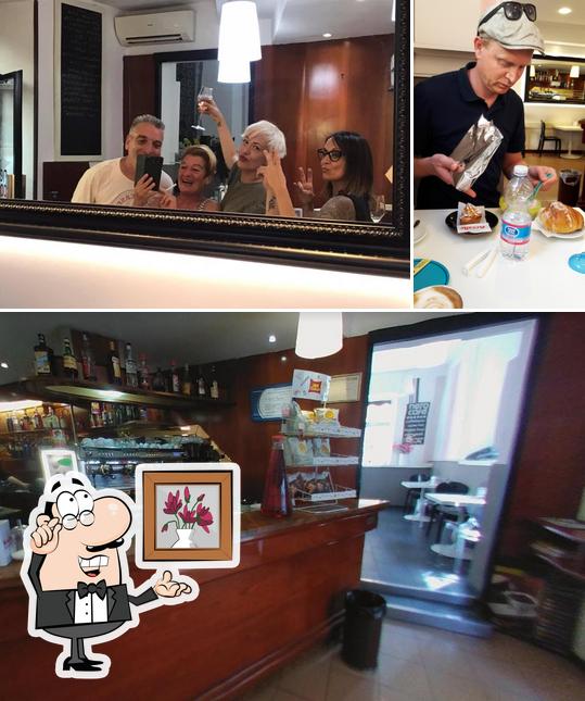 La foto della interni e vino di Nero Caffe Livorno