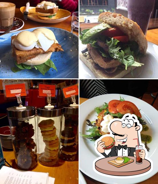 Las hamburguesas de Raw Power Cafe las disfrutan una gran variedad de paladares