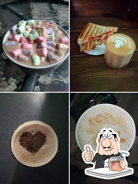 Фото, на котором видны напитки и еда в Lucky kraken coffee