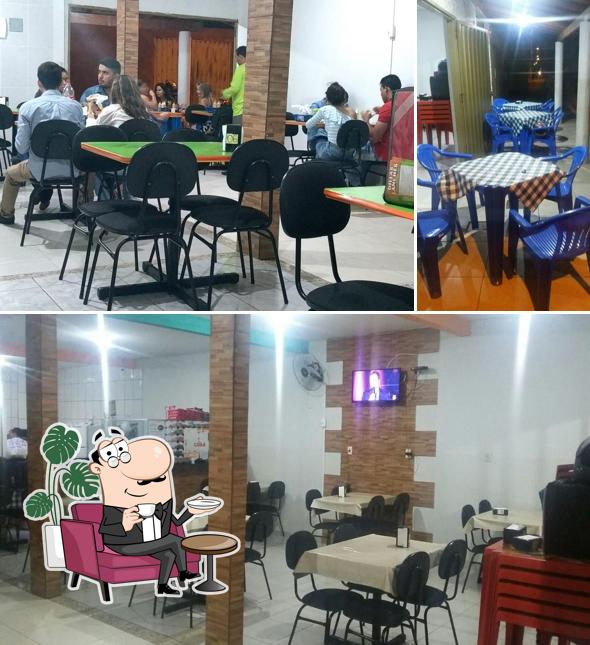 Veja imagens do interior do Dillas Lanches e Pizzaria