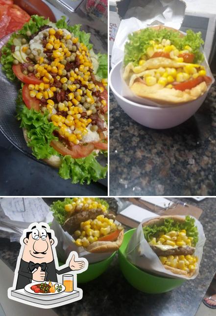 Comida em Dinho's Lanches