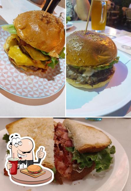 Gli hamburger di Paninoteca Nube potranno soddisfare i gusti di molti