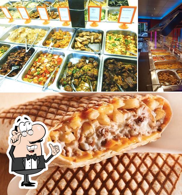 L’image de la intérieur et nourriture de Labaik’s