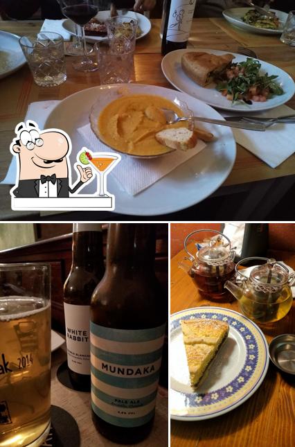 Снимок, на котором видны напитки и еда в Ser Caramello