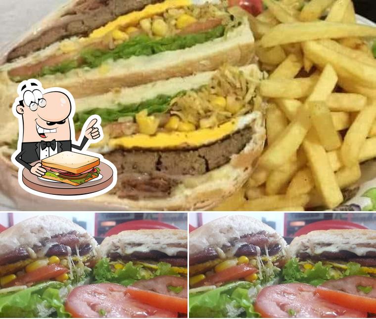 Degusta un sándwich en Top lanches