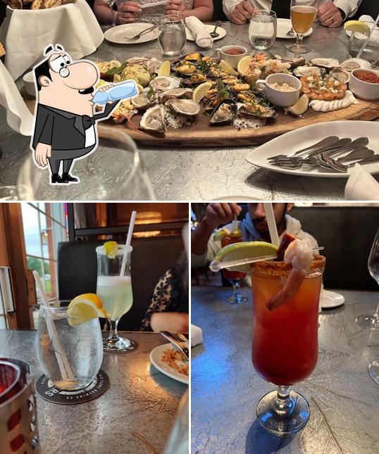 Напитки и еда в Shrimp Cocktail