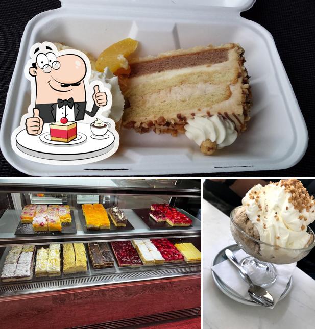 Nordparkcafe - Ausflugslokal serviert eine Mehrzahl von Desserts 