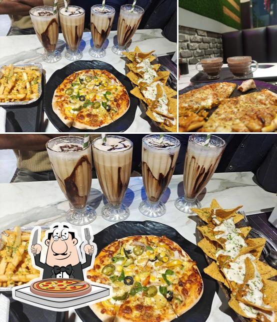 Try out pizza at FROZEN RESTRO