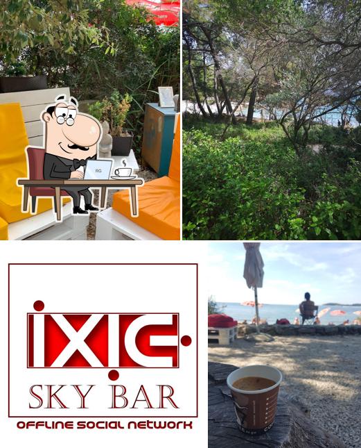 Siediti a un tavolo di Ixie Sky Bar