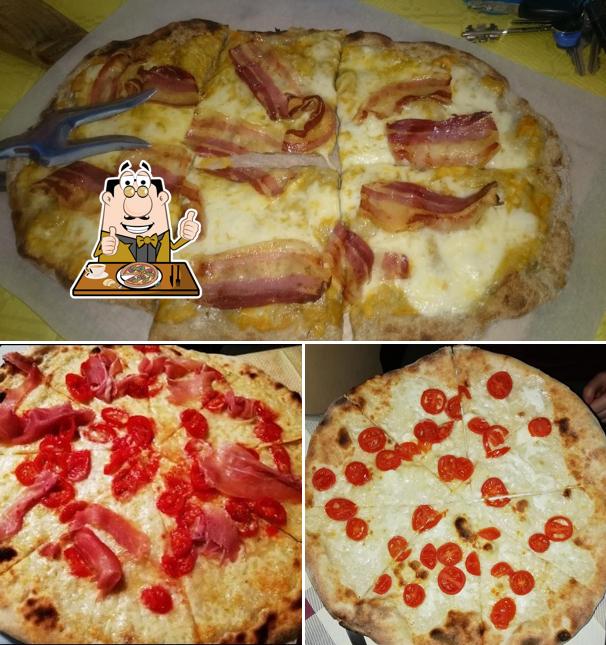 A Pizza Max Spaccanapoli, puoi goderti una bella pizza