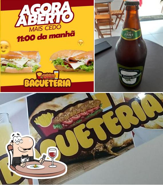 Entre diversos coisas, comida e cerveja podem ser encontrados a Bagueteria