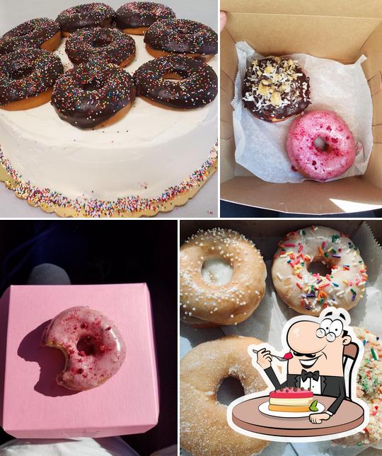 Закажите один из десертов в "Misfit Doughnuts and Treats"