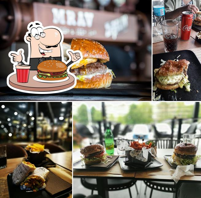 Prova un hamburger a Burger & Beer Bar Mrav