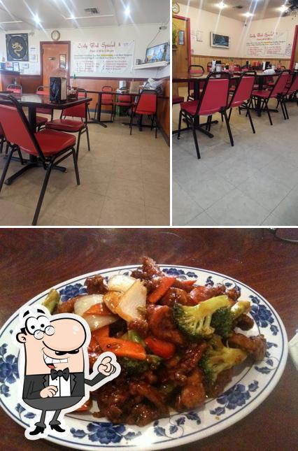 Check out how La Vernia Chinese Cuisine looks inside