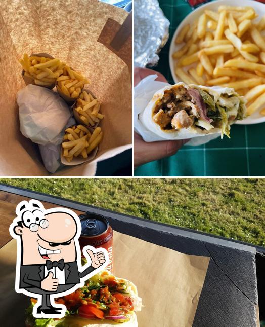 Voir l'image de Food Truck Halal Tasty Selfie Shawarma Burger