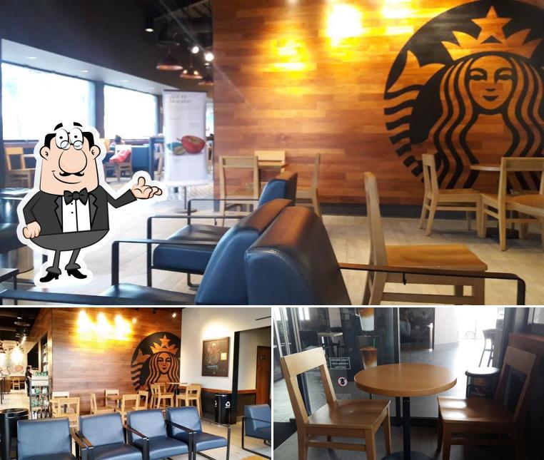 Siéntate a una de las mesas de Starbucks Coatzacoalcos II DT