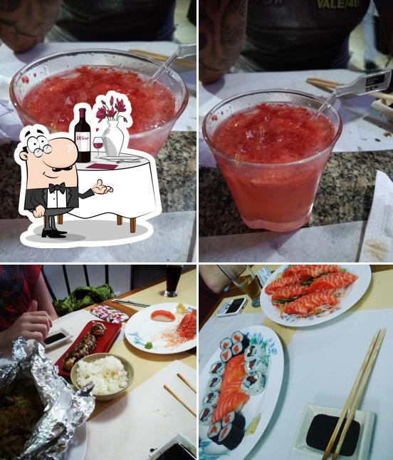 Entre diversos coisas, mesa de jantar e bebida podem ser encontrados no Ane Sushi