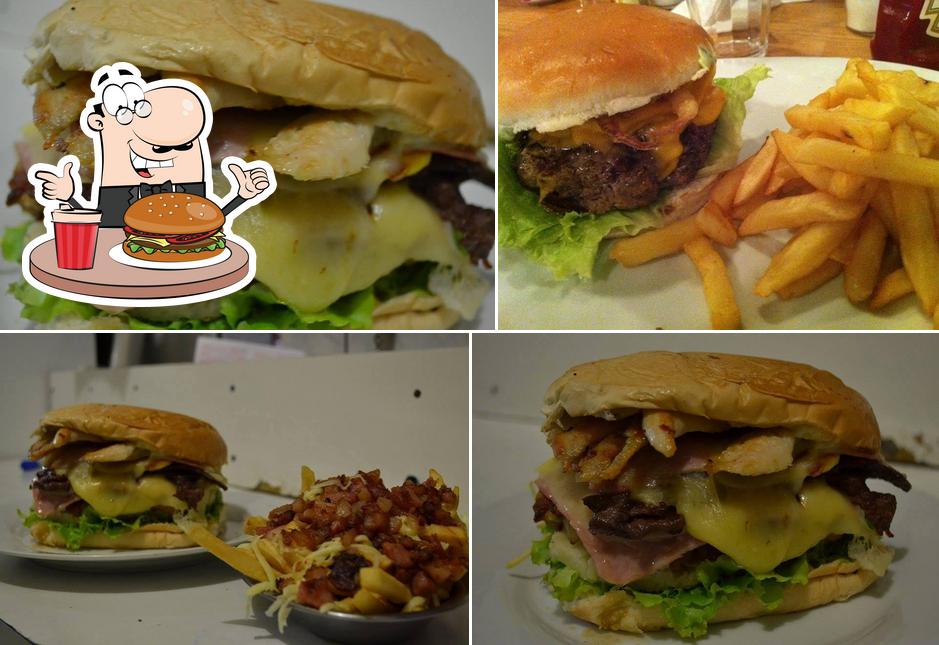 Experimente um hambúrguer no Hamburgão Com Fritas