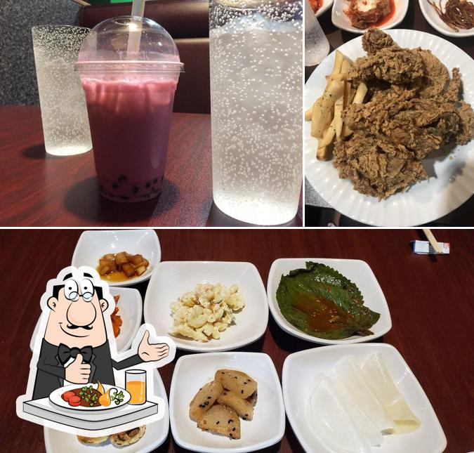 Это снимок, где изображены еда и напитки в Yoon's Kitchen Korean Food & Chicken