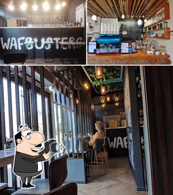 Это изображение кафе "Wafbusters"