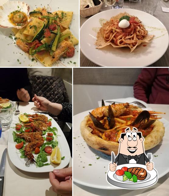 Prenditi i un pasto a base di carne a L'Oro di Napoli Ristorante Pizzeria