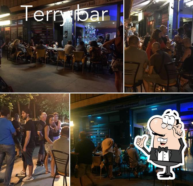 Gli interni di Terry Bar