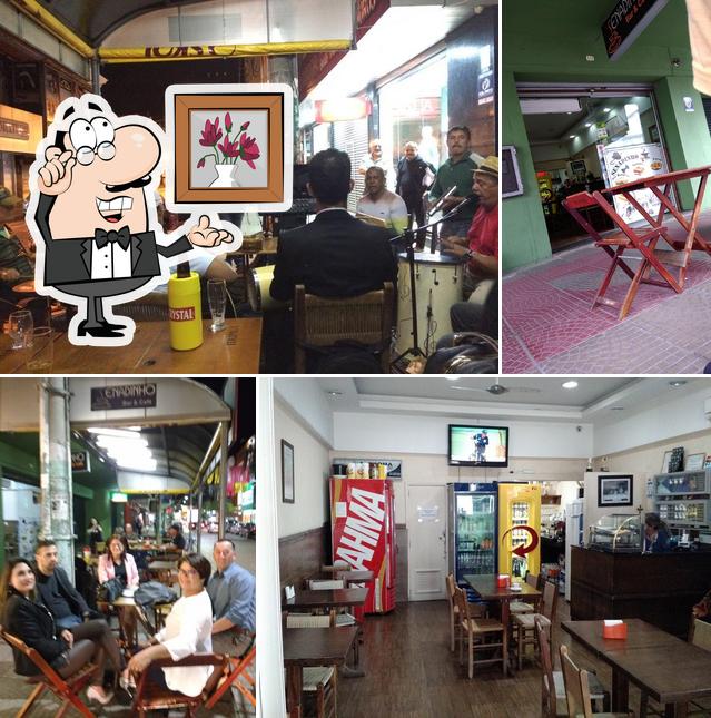 O interior do Senadinho Bar & Café