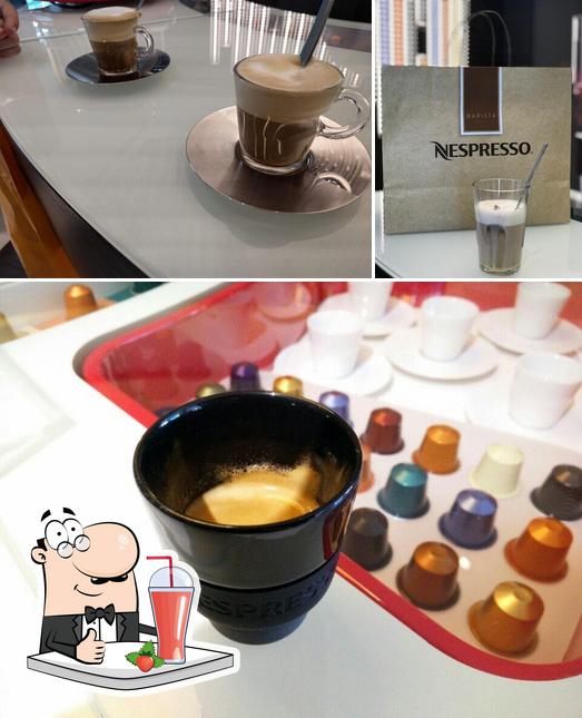 Goditi qualcosa da bere a Nespresso Boutique