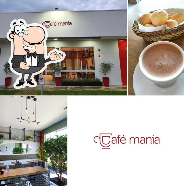 See this picture of Café Mania