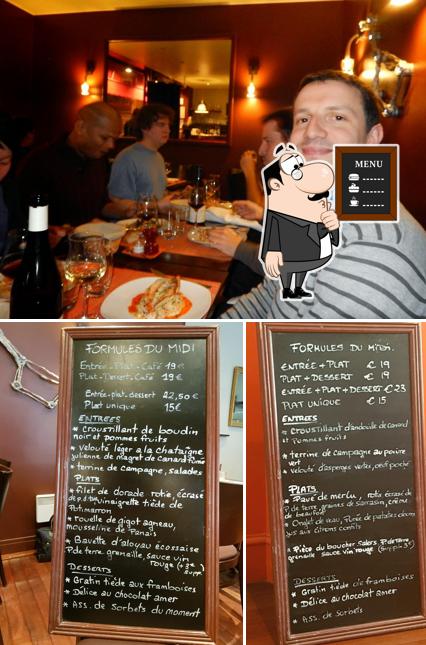 Parmi les différentes choses de la tableau noir et la comptoir de bar, une personne peut trouver sur La Grande Ourse