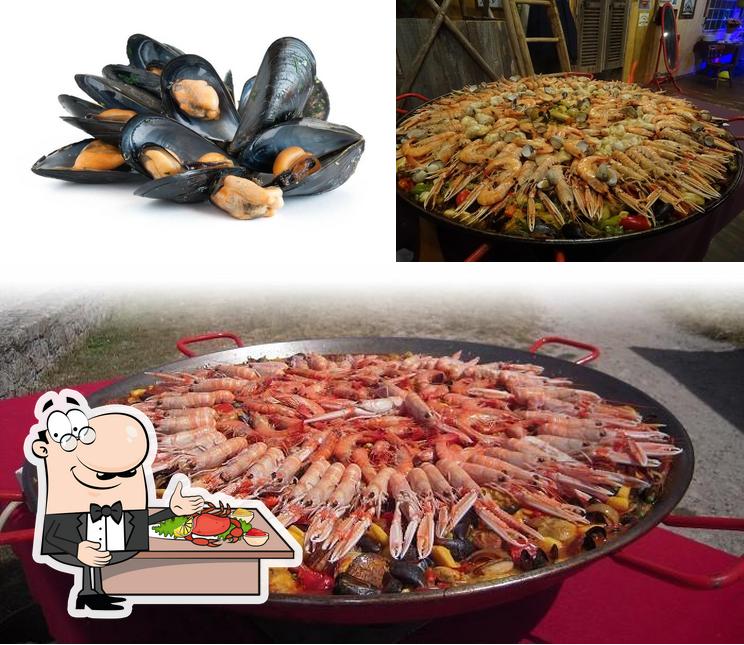 Prenez des fruits de mer à Paellafiesta