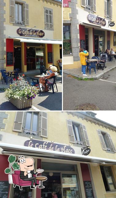 L'intérieur de Café de la Place