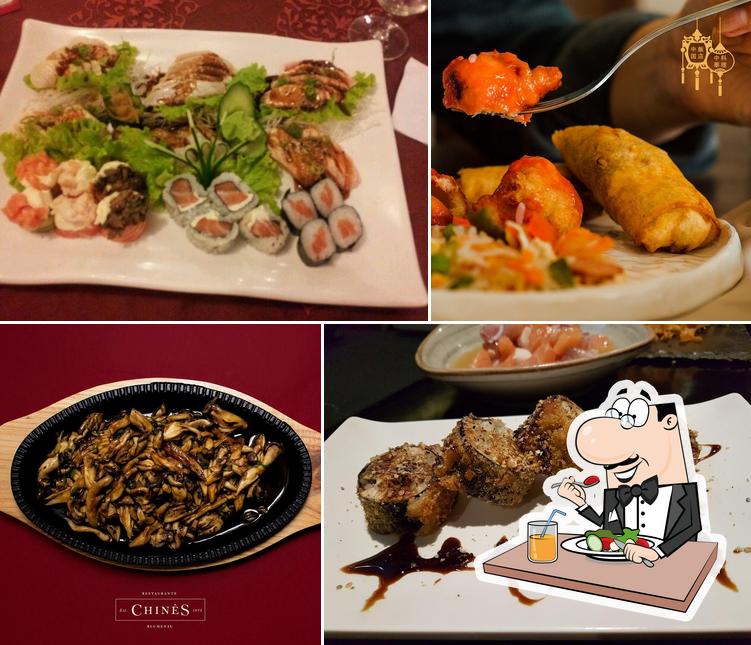 Comida em Restaurante Chinês e Sushi Bar