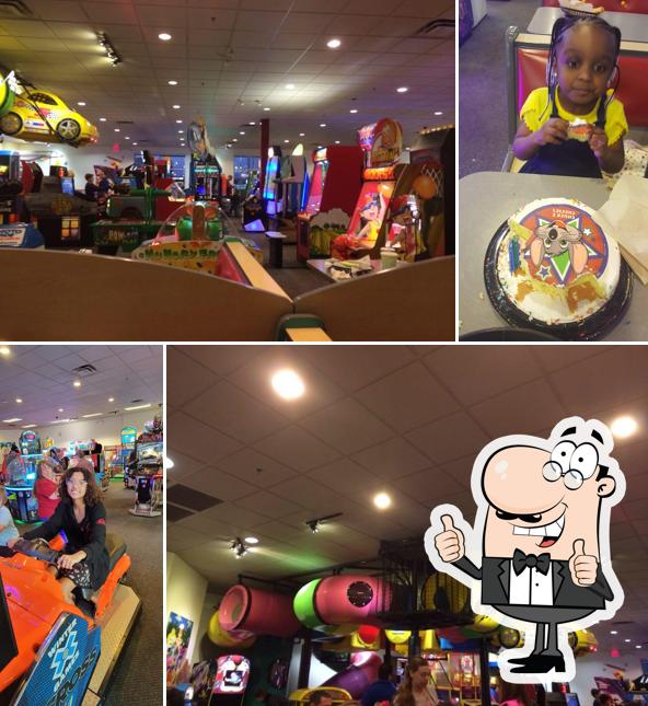 Chuck E. Cheese, 1100 E. State Hwy. 131 in Clarksville - Restaurant ...