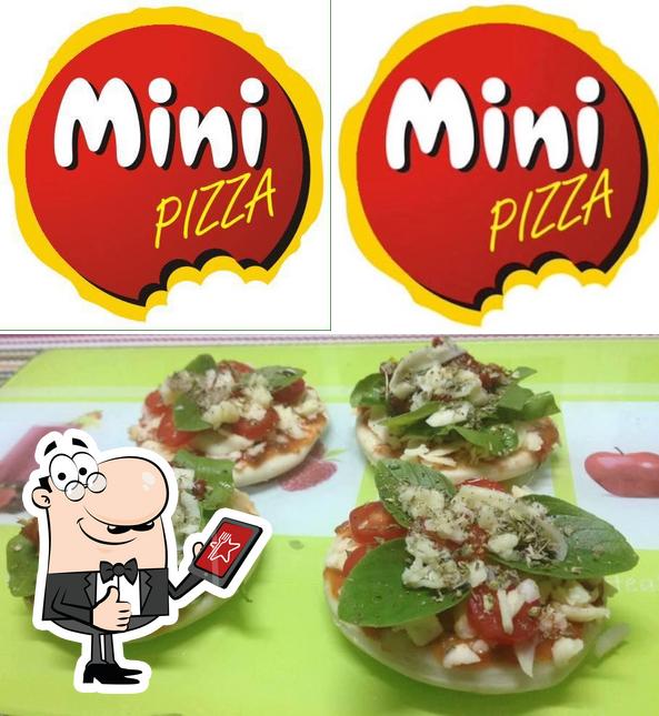 Look at this pic of Mini Pizzas e Pizzas Brotinho