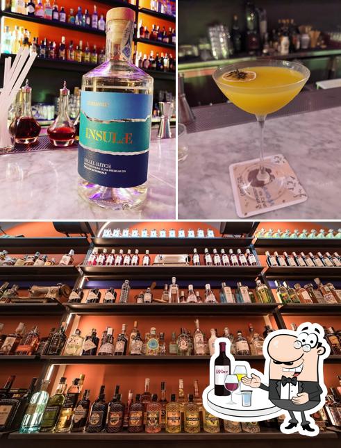 Sartoria Cocktail Bar sirve alcohol