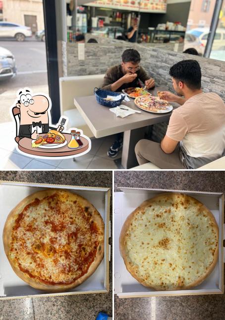 A TURKISH KEBAP PAVİA, puoi prenderti una bella pizza