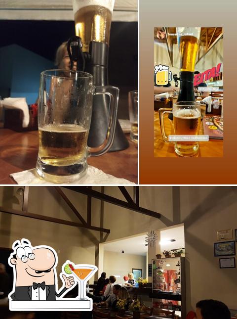 Confira a foto ilustrando bebida e interior a Oásis Pizzaria e Churrascaria