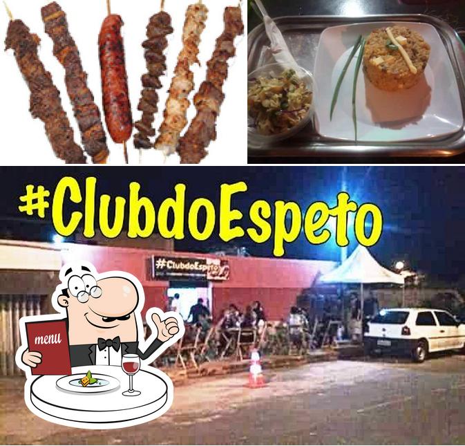 O Club do Espeto se destaca pelo comida e exterior