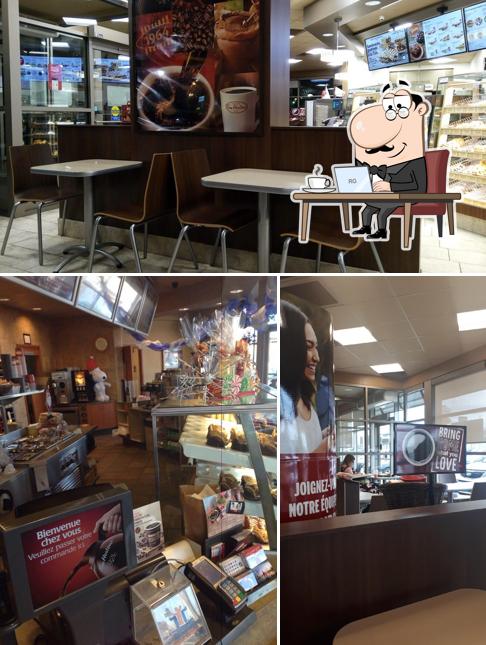 L'intérieur de Tim Hortons