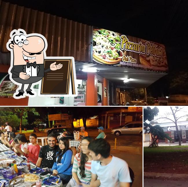 O exterior do Pizzaria Petruci. Fixo 32055080