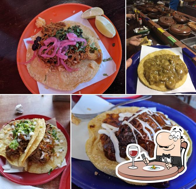Блюда в "La Comadre -Restaurante Tacos"
