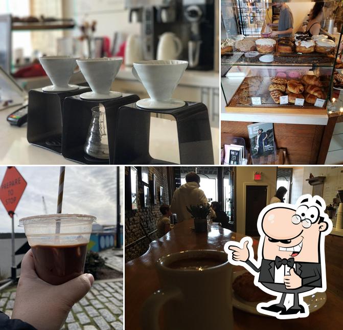 Regarder la photo de Old Crow Coffee Co. + Moodswing Cafe / Bar