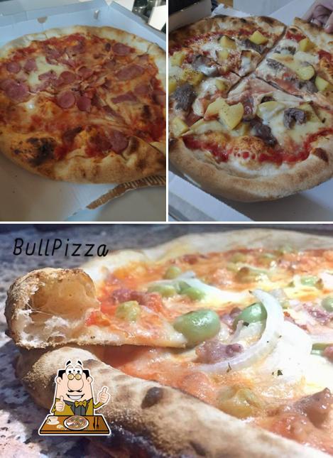 A Pizzeria Bull Pizza, puoi goderti una bella pizza