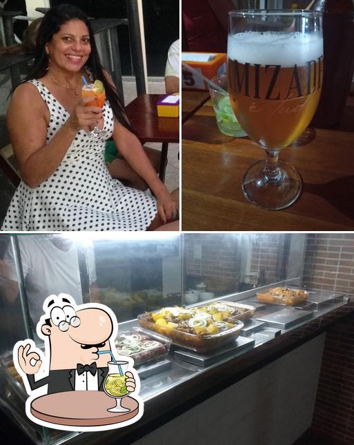 A imagem do The Wood Lounge Bar e Restaurante’s bebida e sobremesa