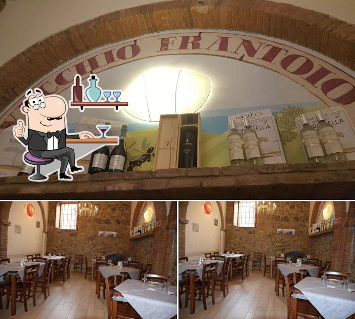 Tra le varie cose da Ristorante Pizzeria Vecchio Frantoio si possono trovare la interni e vino