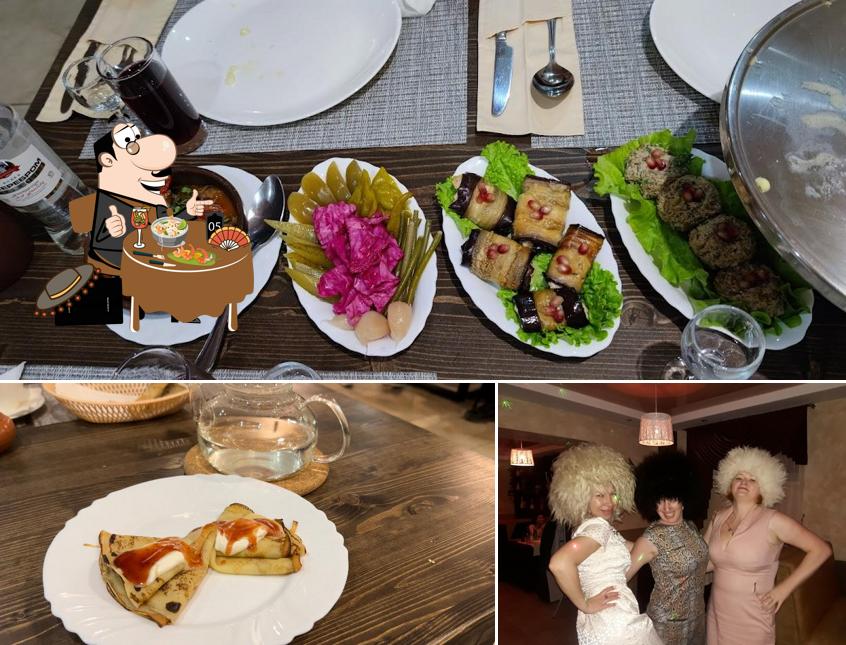 Еда и свадьба - все это можно увидеть на этой фотографии из Кафе Абхазия