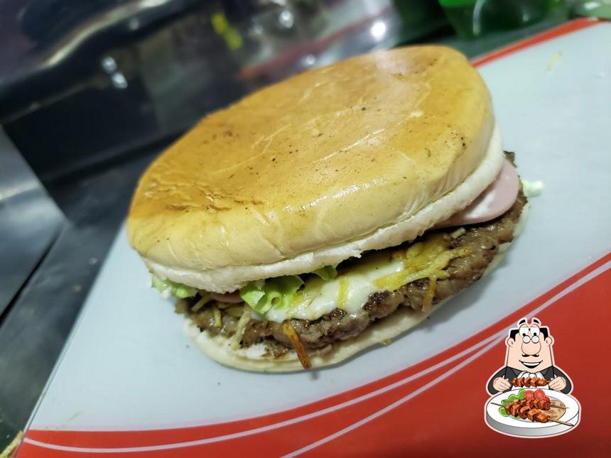 Sanduíche de carne de porco desfiada em Espindola Lanches