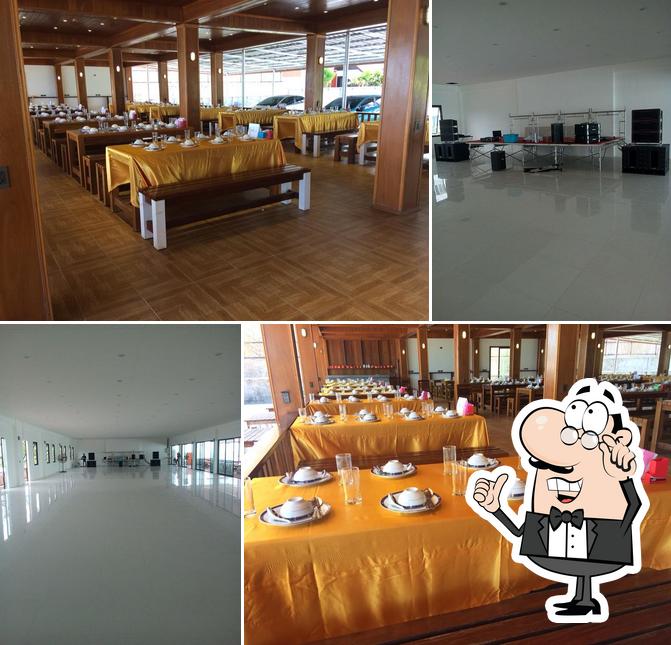 The interior of ภัตตาคารอาหารทะเล Khanom Seafood 2